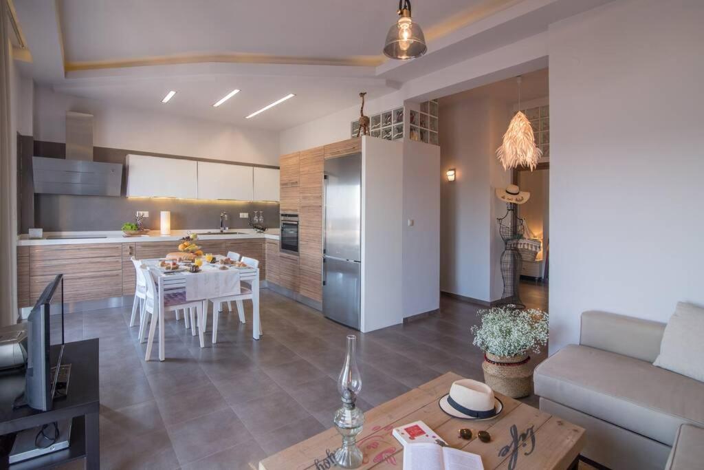 Ioanna Bayview Luxury Apartment Ierápetra Exteriör bild